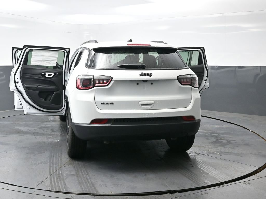 New 2026 Jeep Compass Latitude w/ Sun and Sound Group image 41