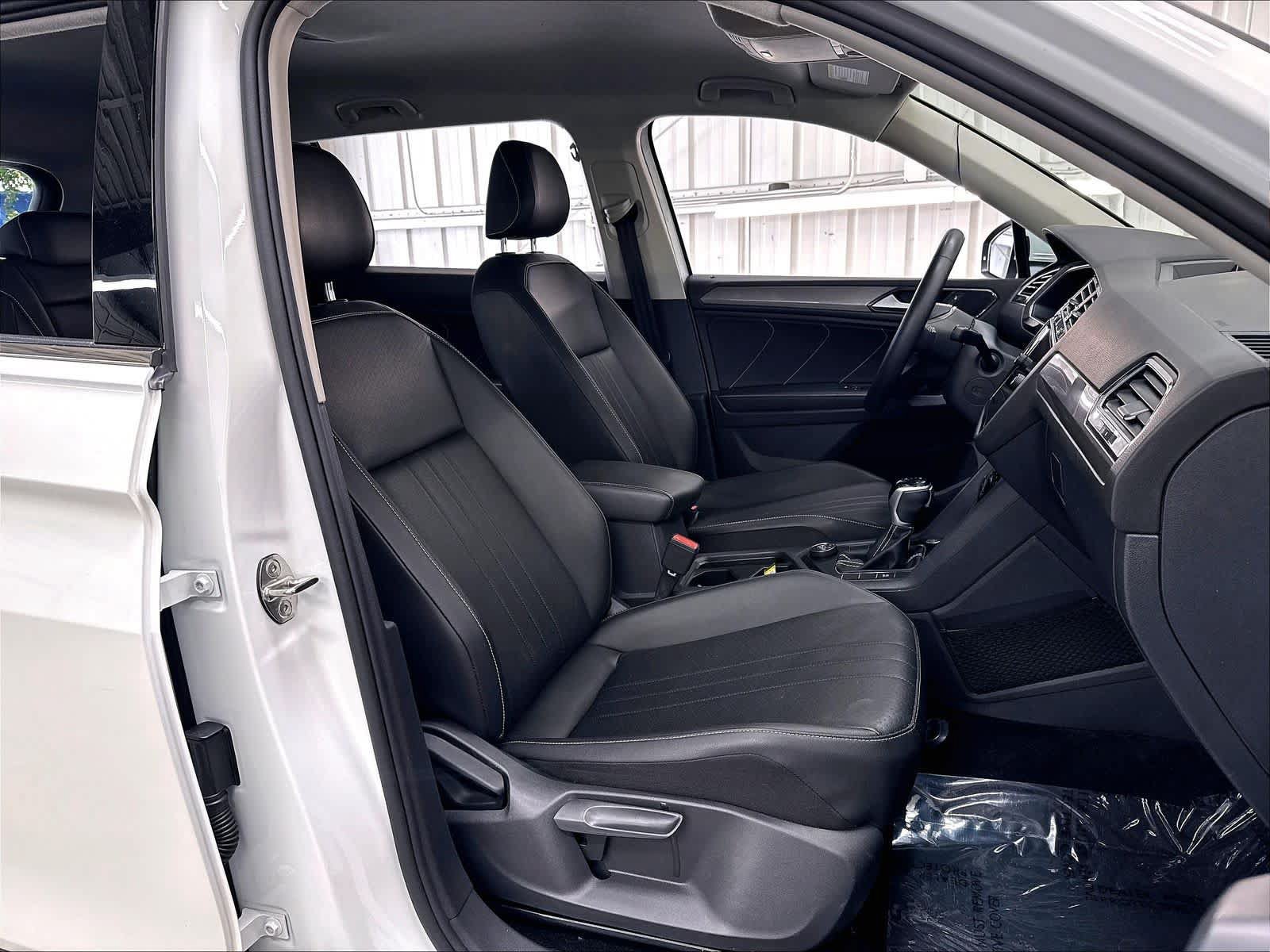 Used 2023 Volkswagen Tiguan SE AWD/4WD image 30