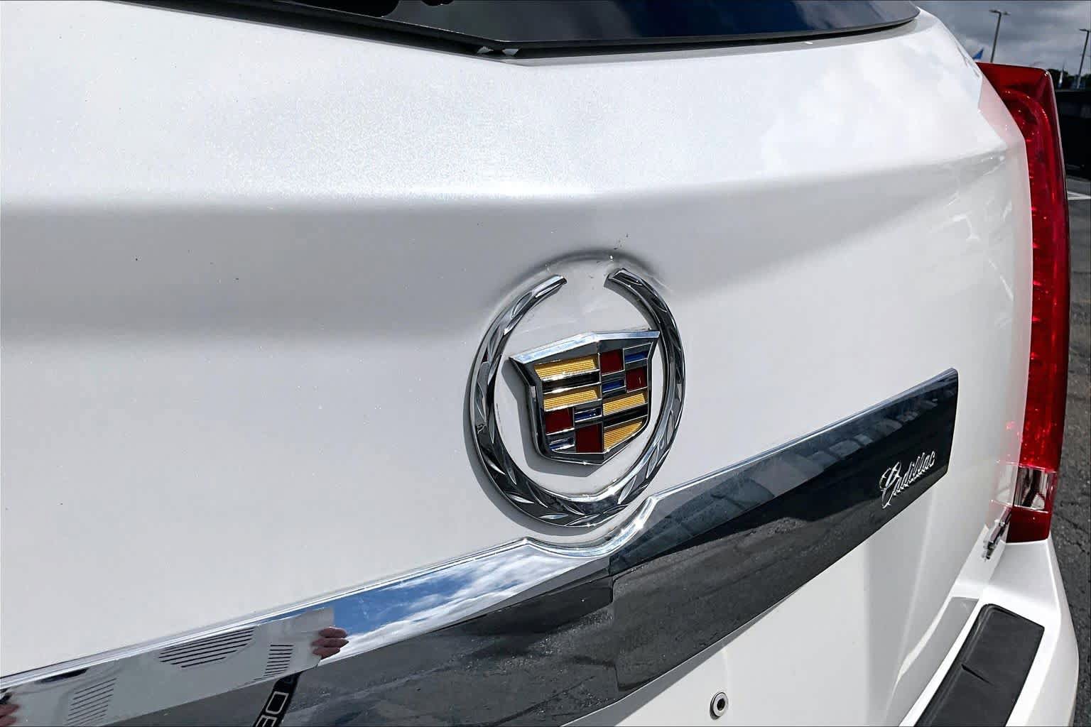 Used 2015 Cadillac SRX Luxury w/ Driver Awareness Package FWD image 30