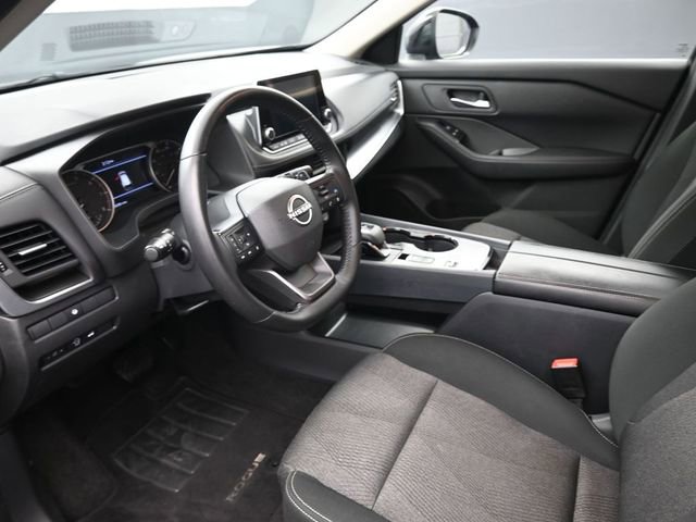 Used 2025 Nissan Rogue SV image 18