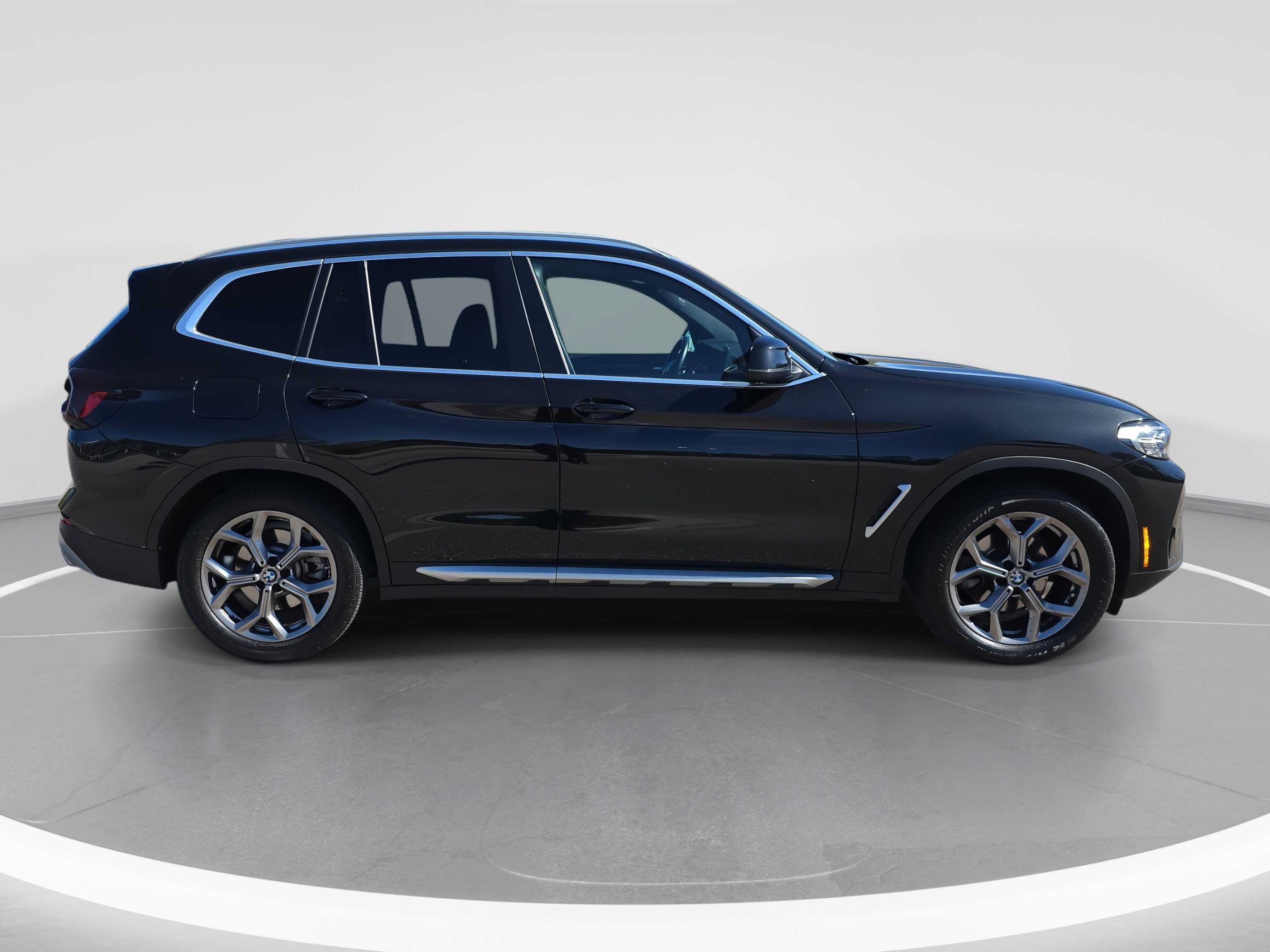 Used 2022 BMW X3 xDrive30i w/ Premium Package 2 image 4