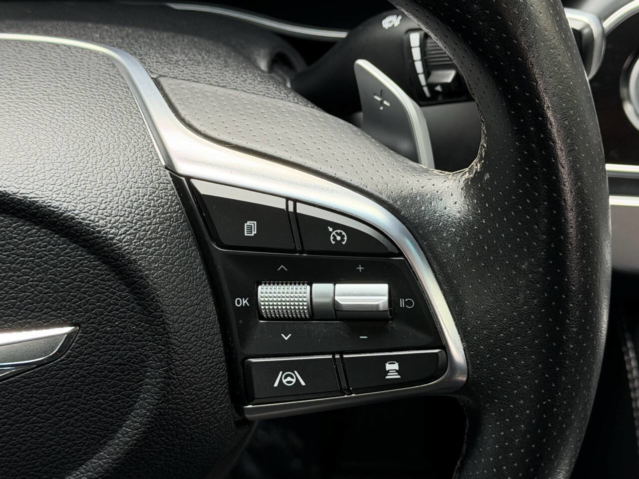 Used 2023 Genesis G70 2.0T image 23