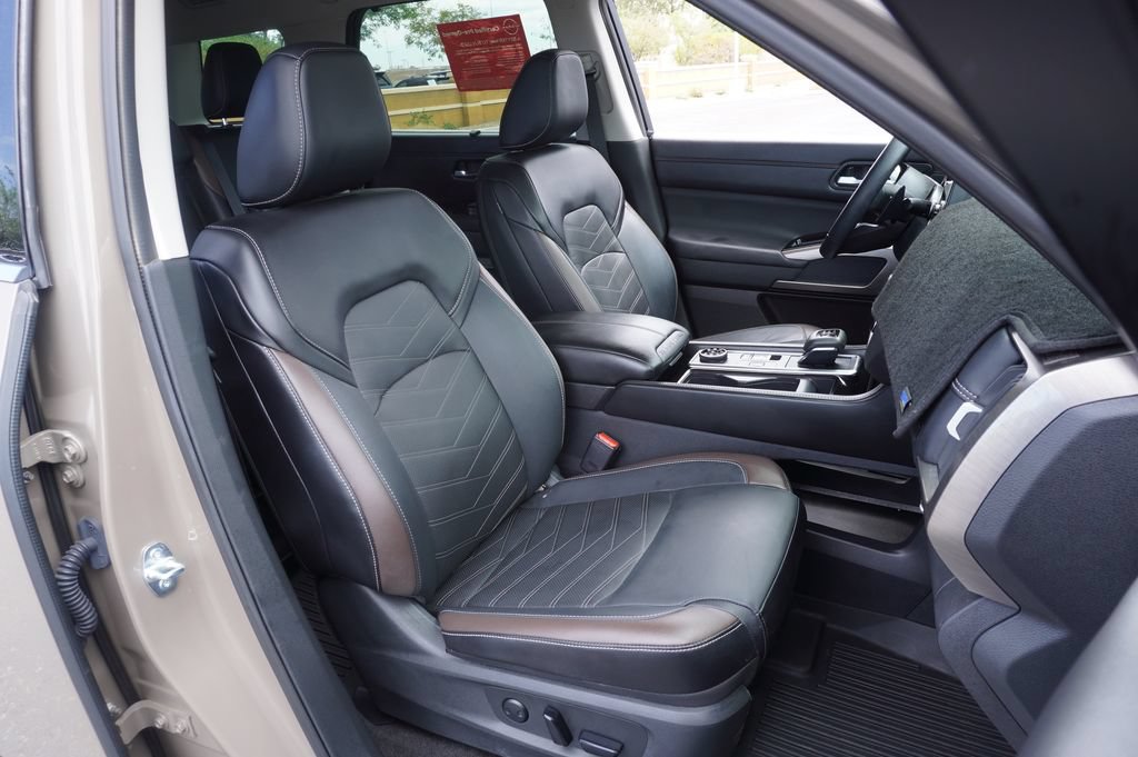 Certified 2024 Nissan Pathfinder Platinum w/ Cargo Package AWD/4WD image 13