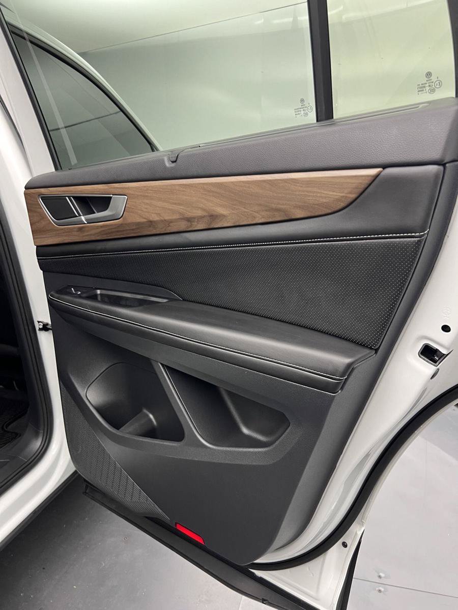 Used 2024 Volkswagen Atlas SE FWD image 25