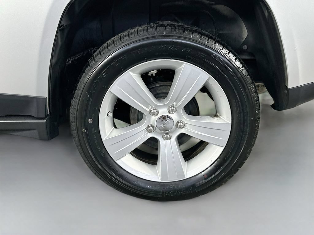 Used 2012 Jeep Compass Sport FWD image 28