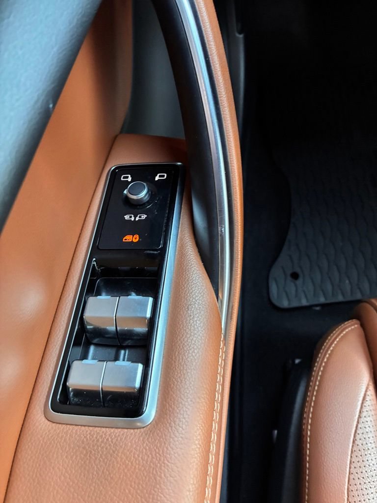 Used 2022 Jaguar XF R-Dynamic SE AWD/4WD image 26