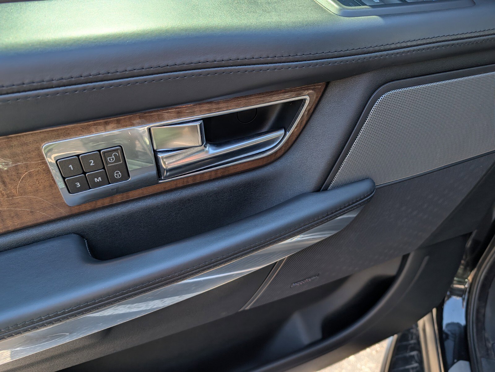 Used 2013 Land Rover Range Rover Sport HSE LUX image 9