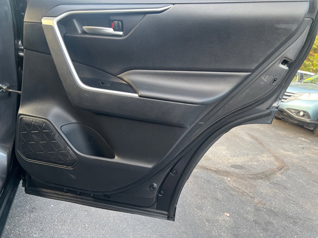 Used 2021 Toyota RAV4 XLE Premium image 14