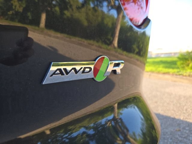 Used 2017 Jaguar F-TYPE R AWD/4WD image 9