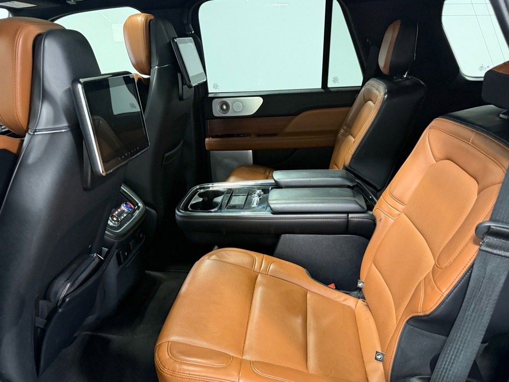 Used 2020 Lincoln Navigator Reserve w/ Luxury Package image 15