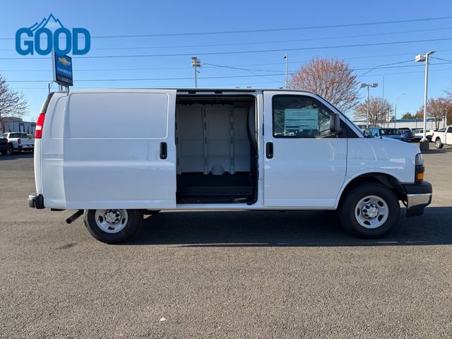 New 2025 Chevrolet Express 3500 w/ Driver Convenience Package image 30