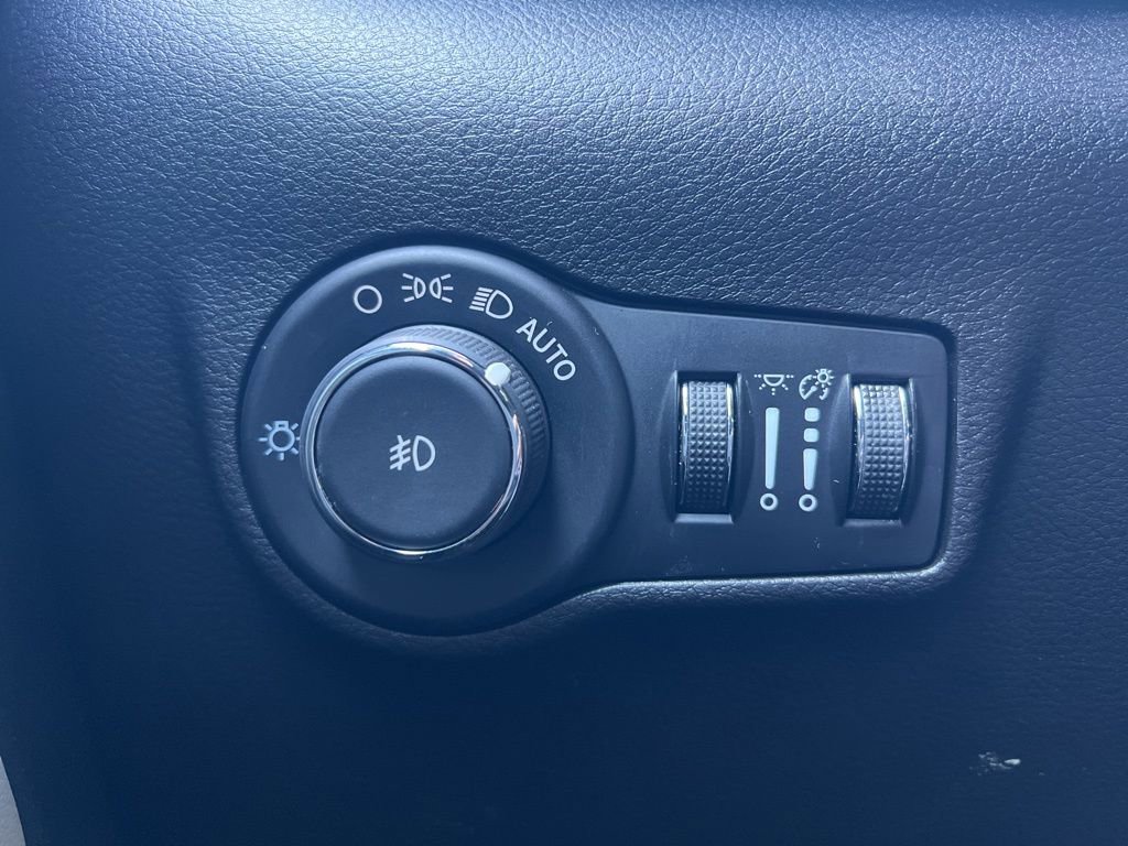 Used 2025 Jeep Compass Limited image 15