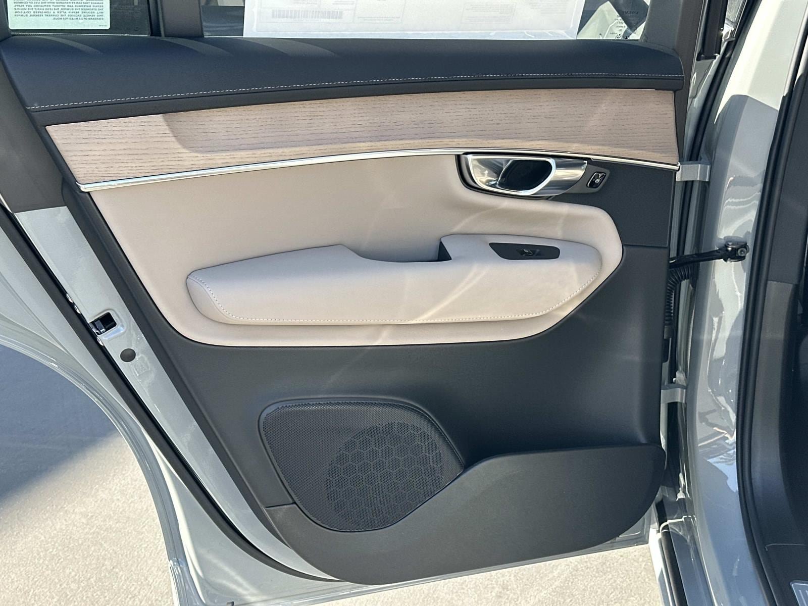 New 2026 Volvo XC90 T8 Plus AWD/4WD image 16