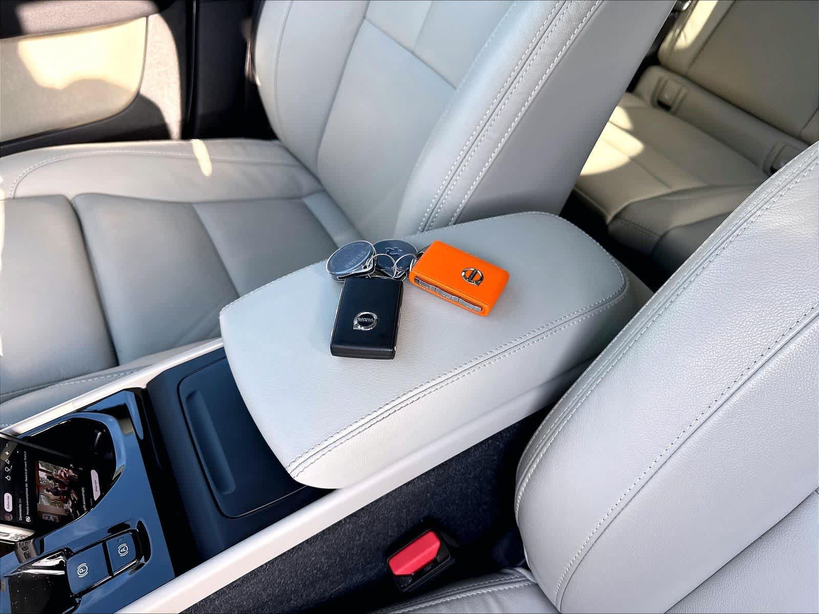 Used 2023 Volvo XC40 B5 Ultimate w/ Protection Package Premier AWD/4WD image 14