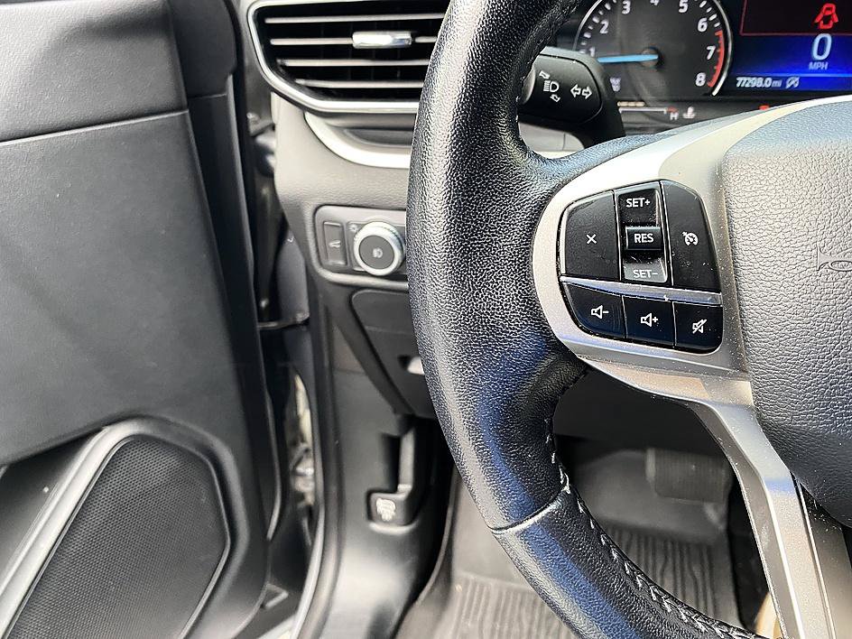 Used 2021 Ford Explorer XLT w/ Equipment Group 202A AWD/4WD image 13