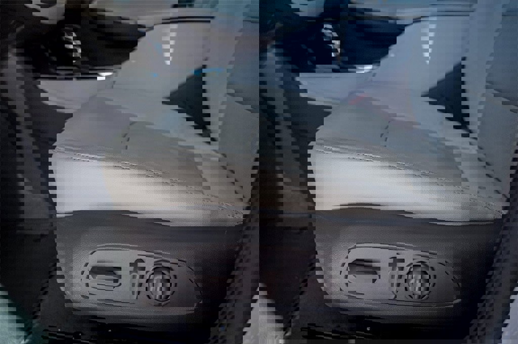 Used 2024 Chevrolet Malibu LT image 24