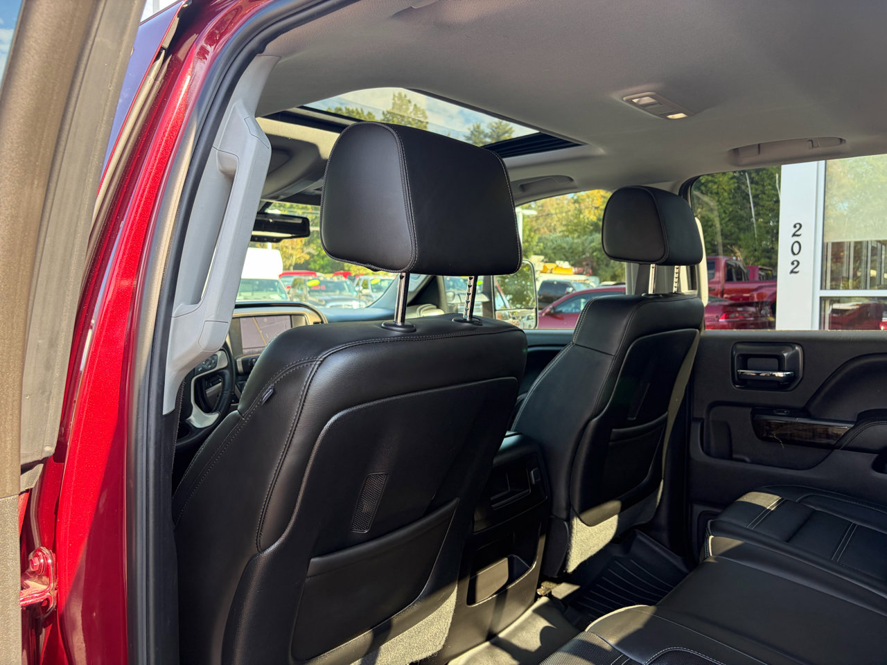 Used 2015 GMC Sierra 2500 Denali w/ Suspension Package, Off-Road image 39