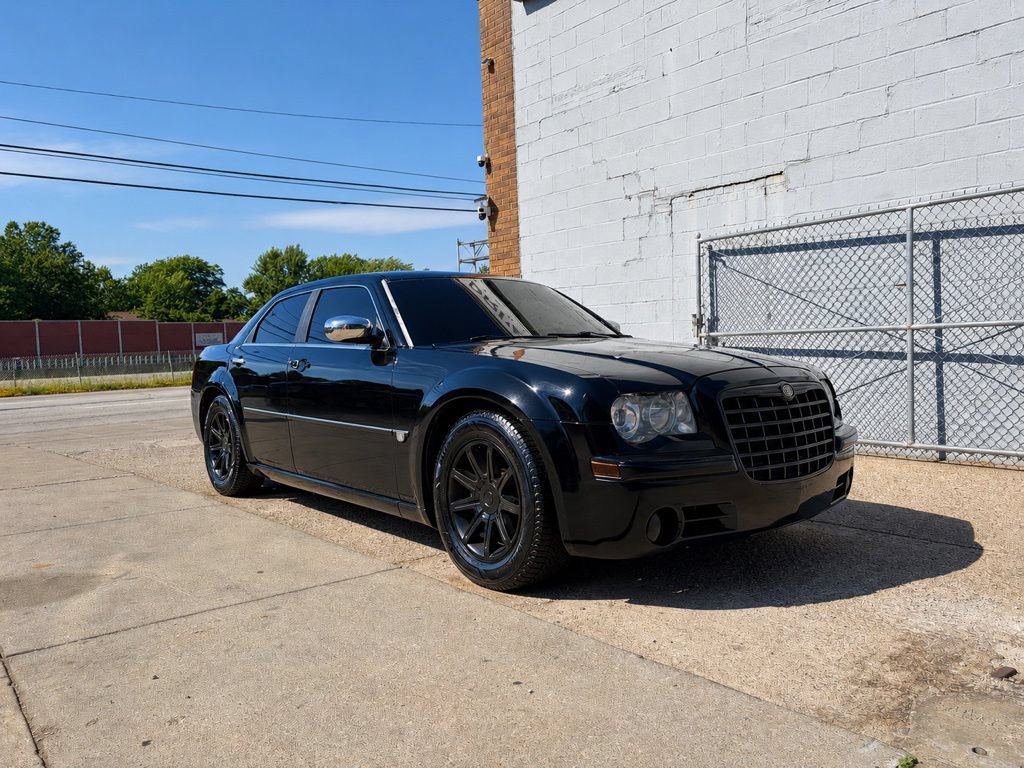 Used 2005 Chrysler 300 C w/ Navigation & Sound Group II RWD image 3