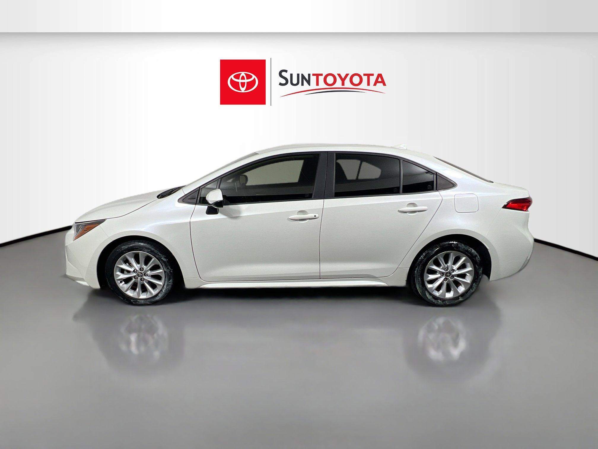 Used 2021 Toyota Corolla LE w/ LE Convenience Package FWD image 7