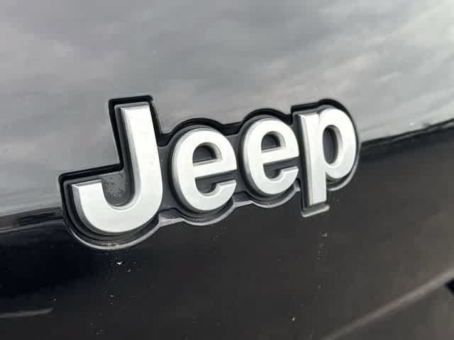 Used 2021 Jeep Grand Cherokee L Summit w/ Advanced Protech Group IV AWD/4WD image 11