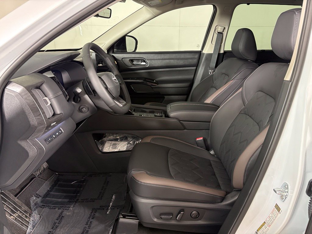 New 2026 Nissan Pathfinder Platinum w/ Cargo Package AWD/4WD image 16