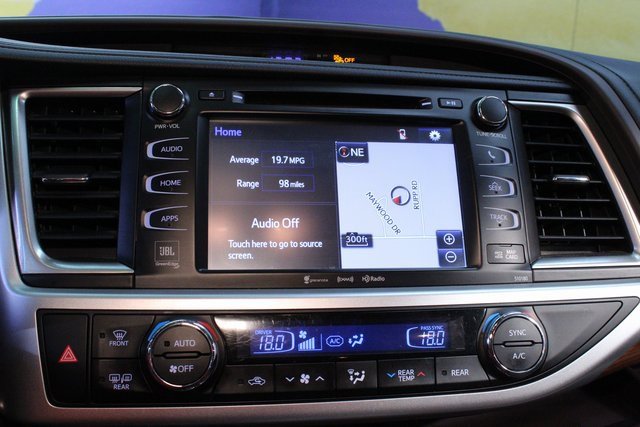 Used 2017 Toyota Highlander Limited image 26