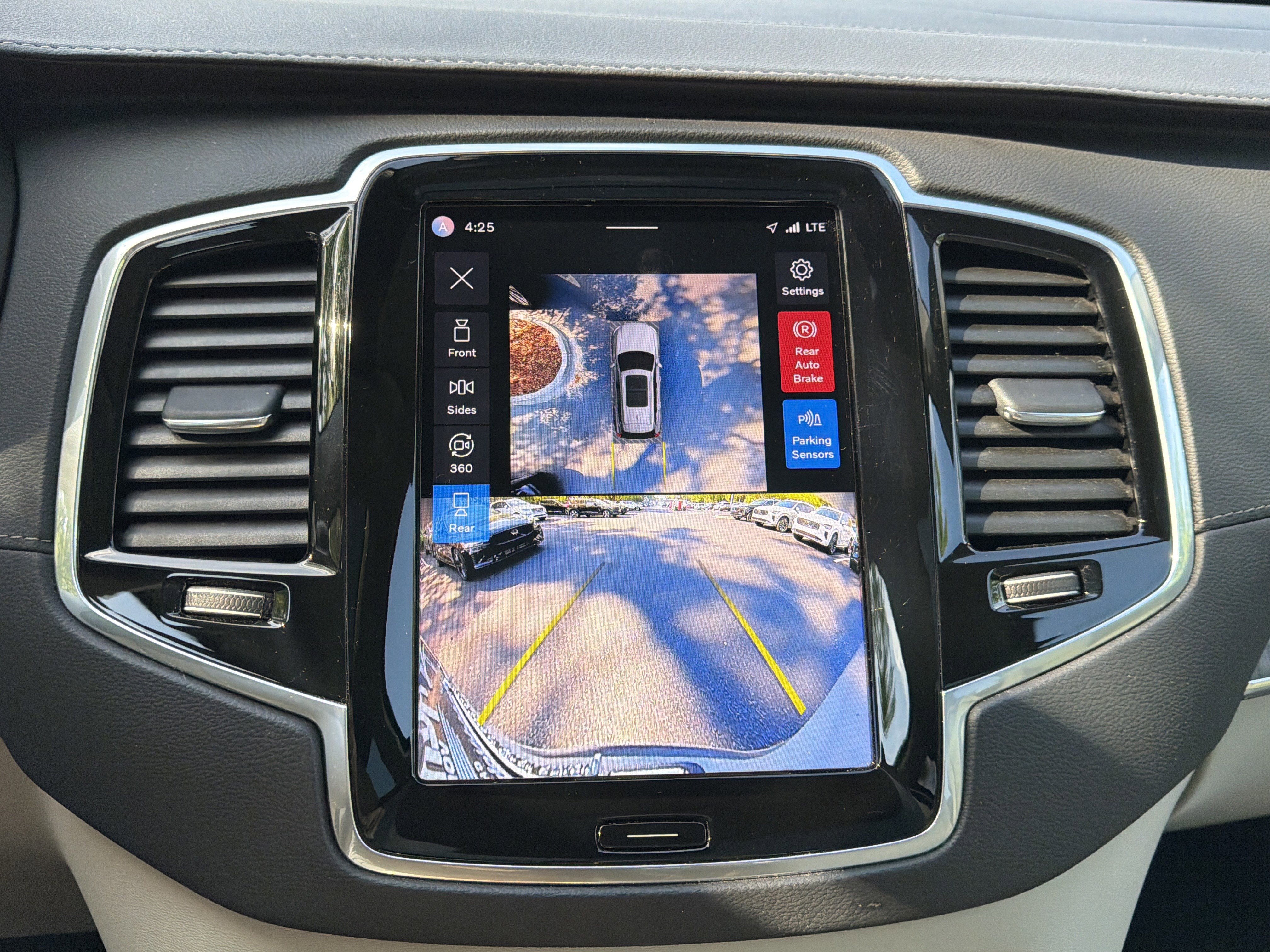 Certified 2024 Volvo XC90 T8 Ultimate w/ Protection Package Premier image 25