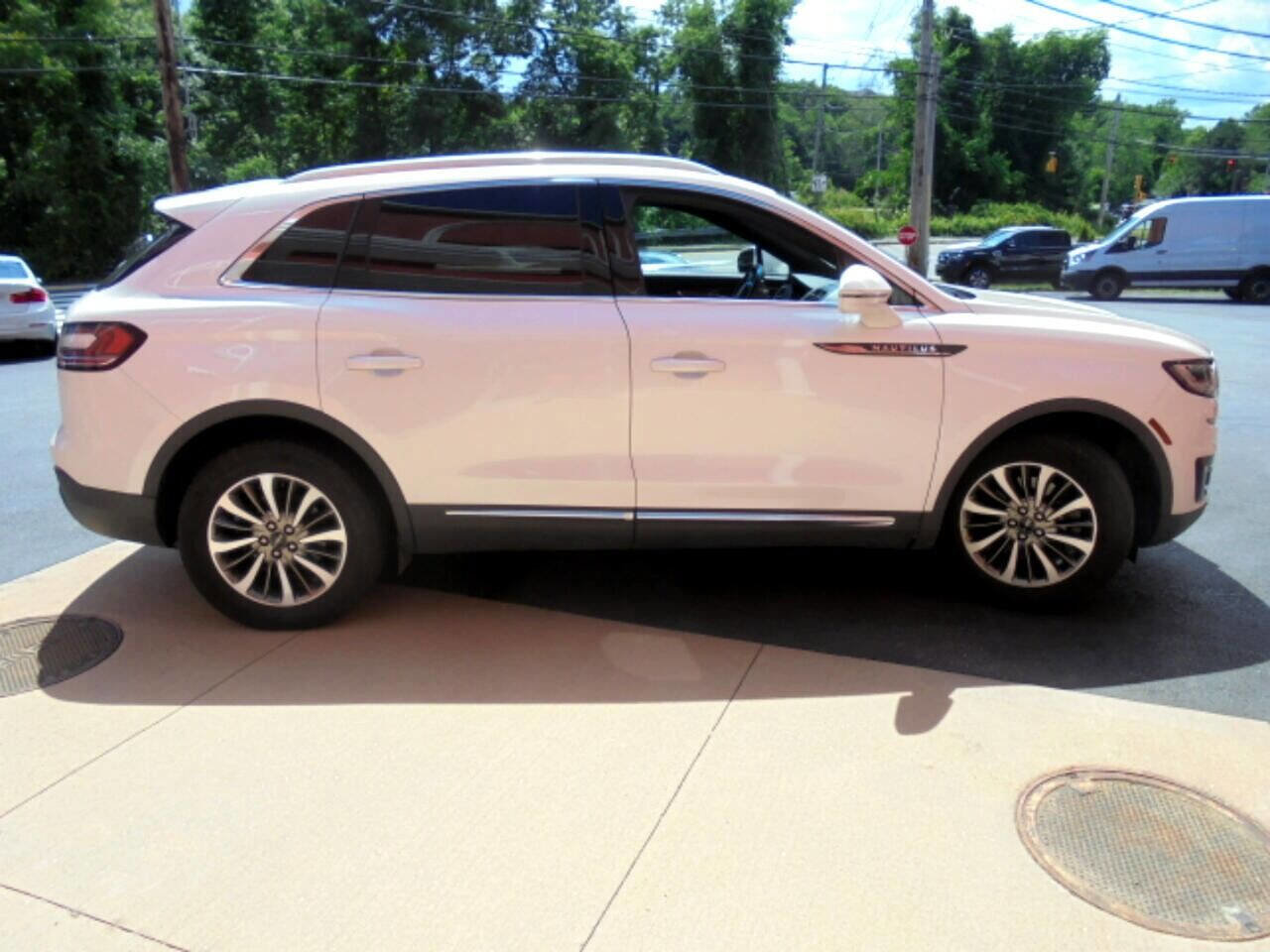 Used 2019 Lincoln Nautilus Select image 4