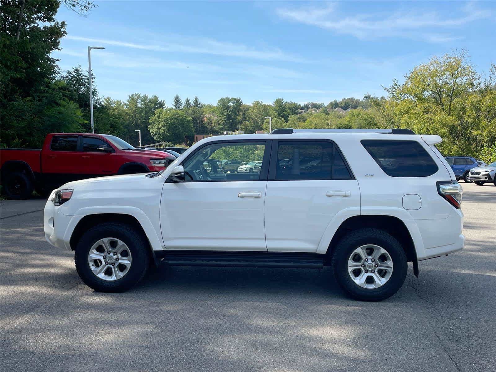 Used 2019 Toyota 4Runner SR5 Premium AWD/4WD image 2