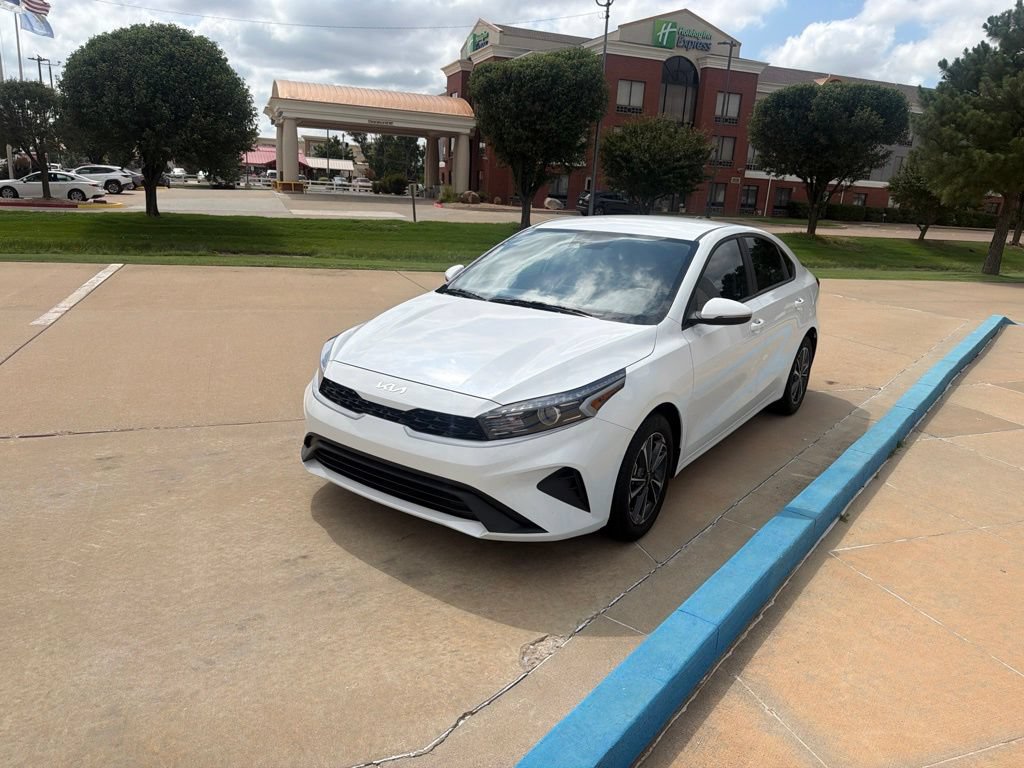 Used 2024 Kia Forte LXS w/ LXS Technology Package FWD image 8