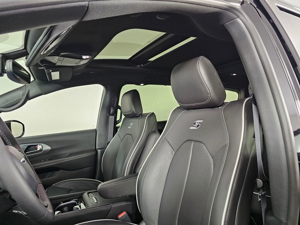 New 2026 Chrysler Pacifica Limited w/ S Appearance Package image 23