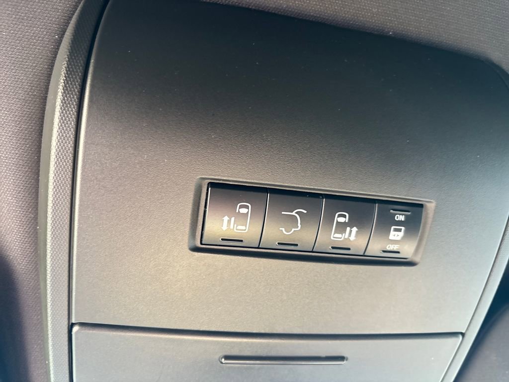 Used 2020 Dodge Grand Caravan SXT FWD image 34