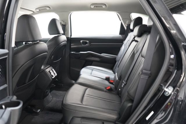 Used 2024 Kia Sorento S image 33