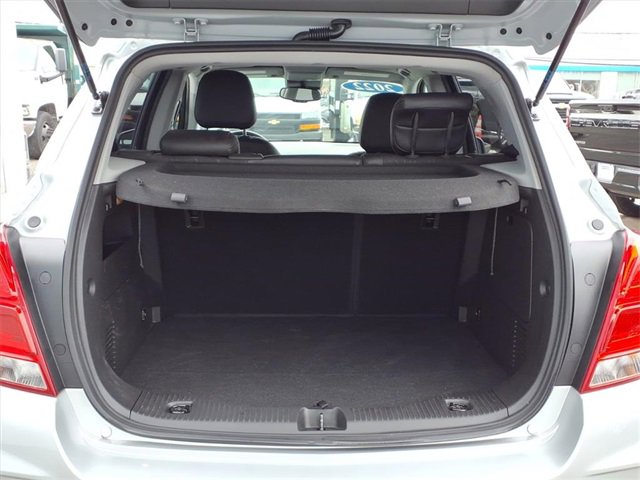 Used 2022 Chevrolet Trax LT w/ LT Convenience Package image 19