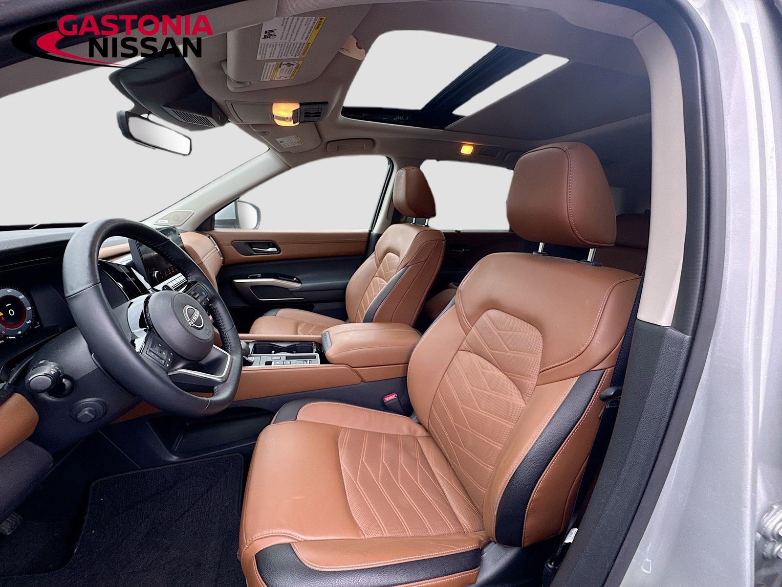 Used 2025 Nissan Pathfinder Platinum w/ Cargo Package image 29