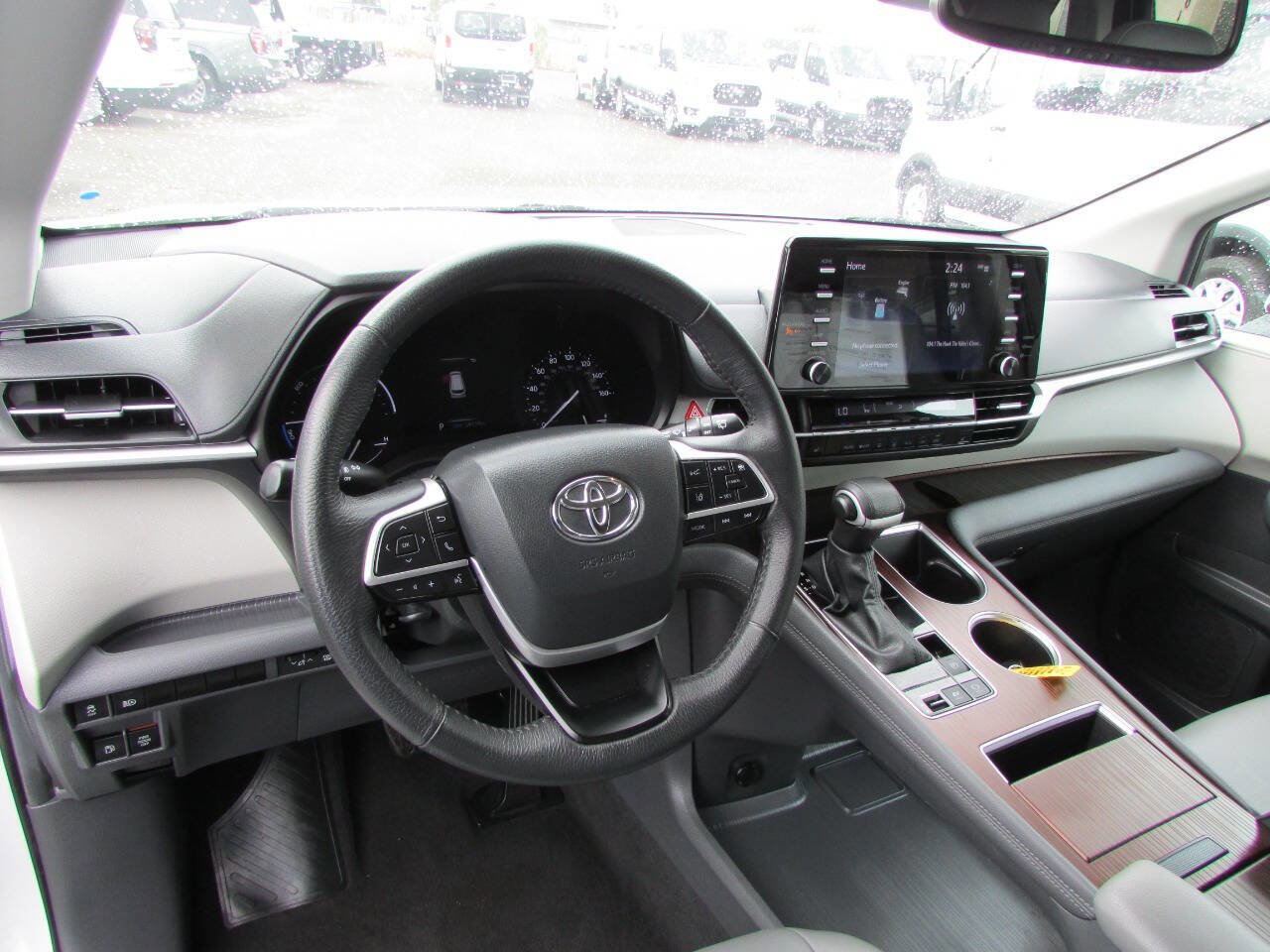 Used 2024 Toyota Sienna XLE image 14