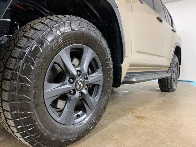 Used 2025 Lexus LX 700h Overtrail image 2