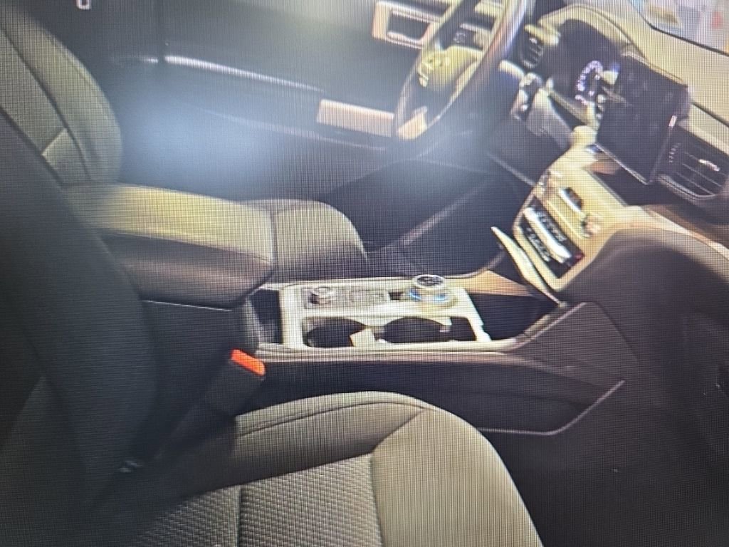 Used 2024 Ford Explorer XLT image 10