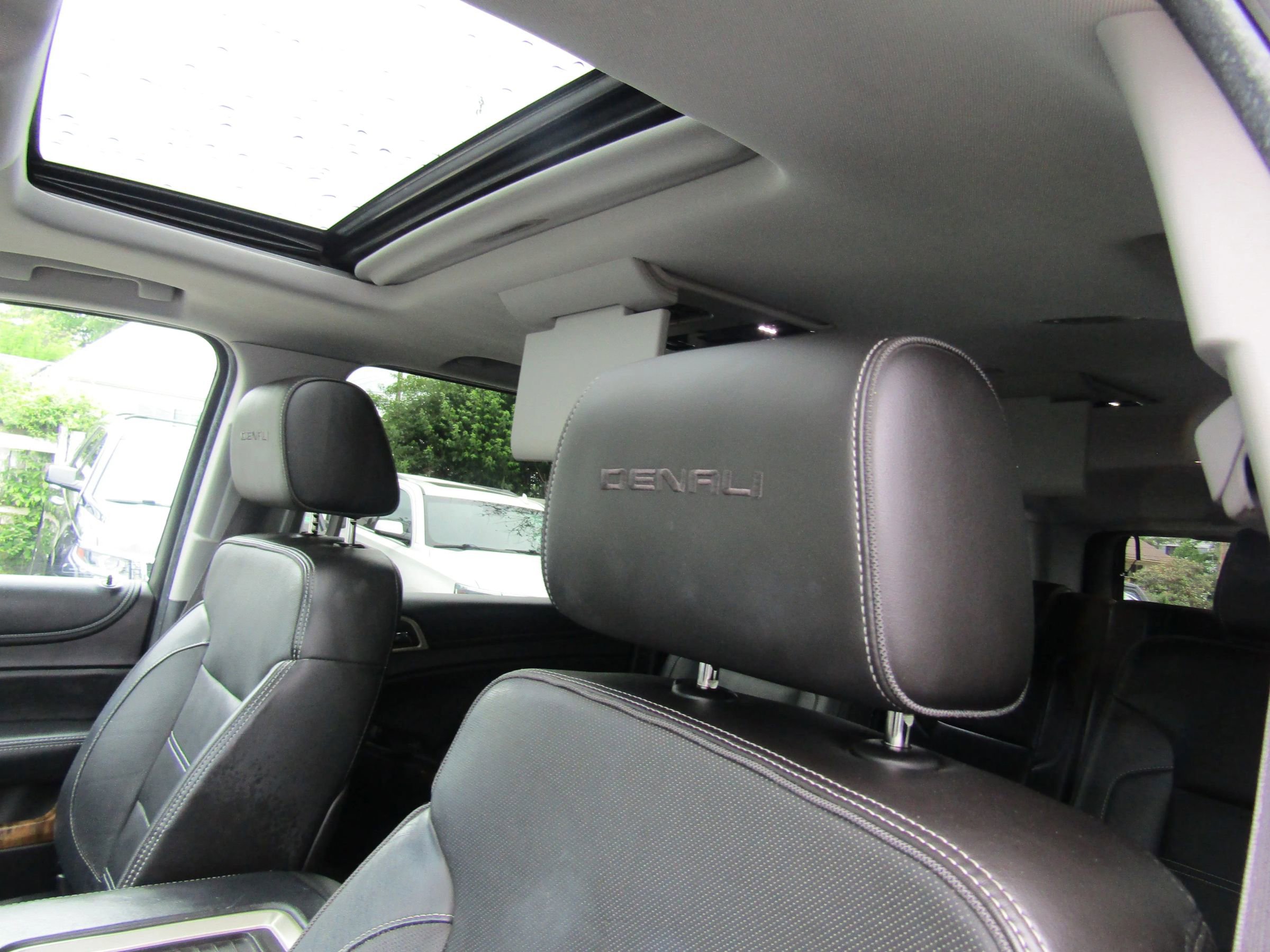 Used 2016 GMC Yukon XL Denali w/ Open Road Package AWD/4WD image 26