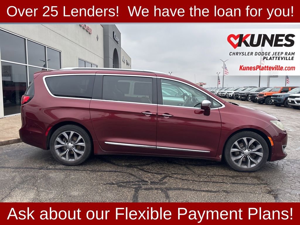 Used 2017 Chrysler Pacifica Limited w/ UConnect Theater Package FWD image 10