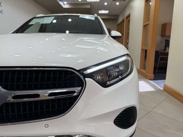 Used 2024 Mercedes-Benz GLC 300 4MATIC image 24