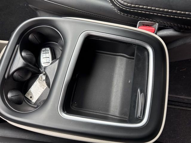Used 2023 Chrysler Pacifica Touring-L image 22