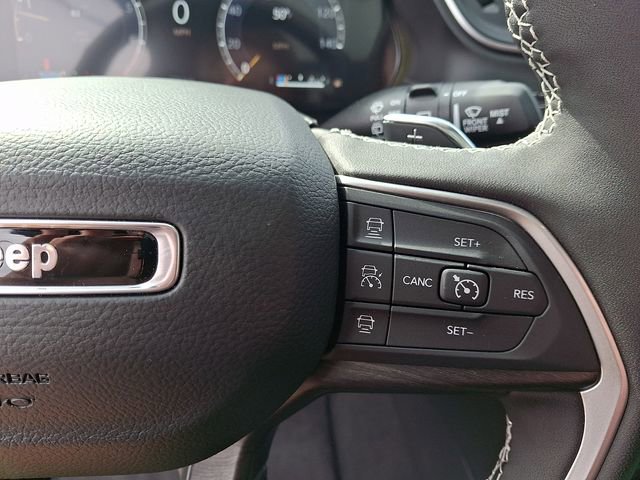 Used 2025 Jeep Grand Cherokee L Limited w/ Black Appearance Package image 21