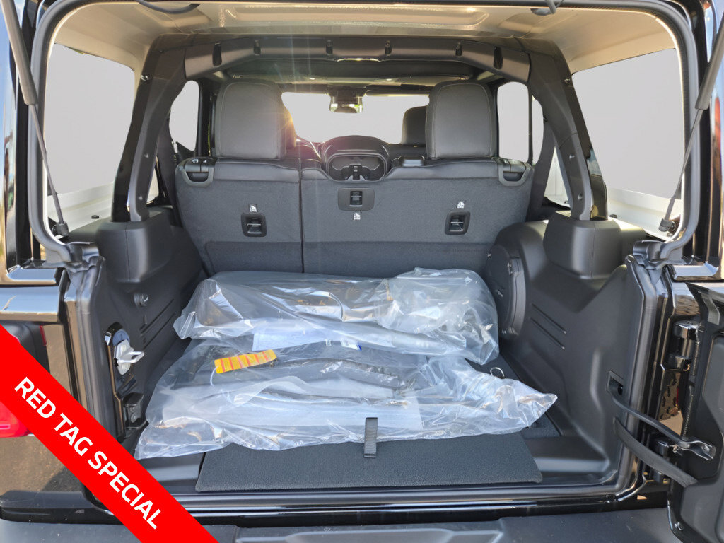 New 2026 Jeep Wrangler Unlimited Sahara AWD/4WD image 19