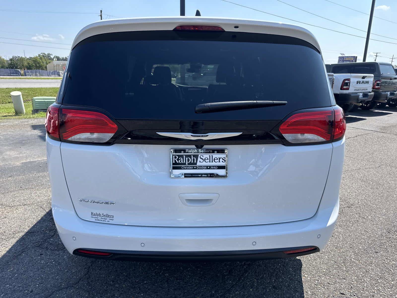 New 2026 Chrysler Voyager LX image 5
