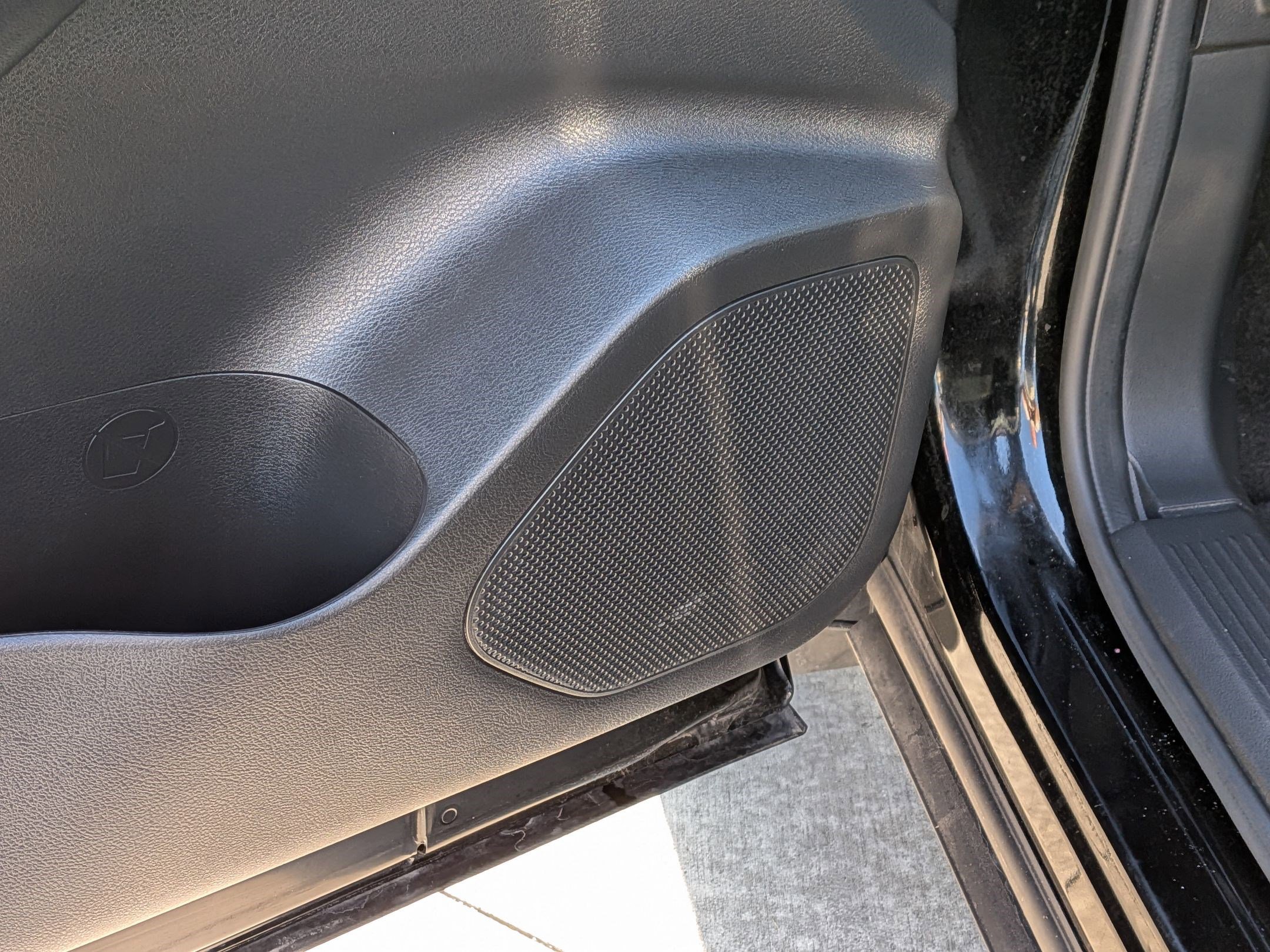 Used 2023 Nissan Rogue SV w/ SV Premium B Package image 16