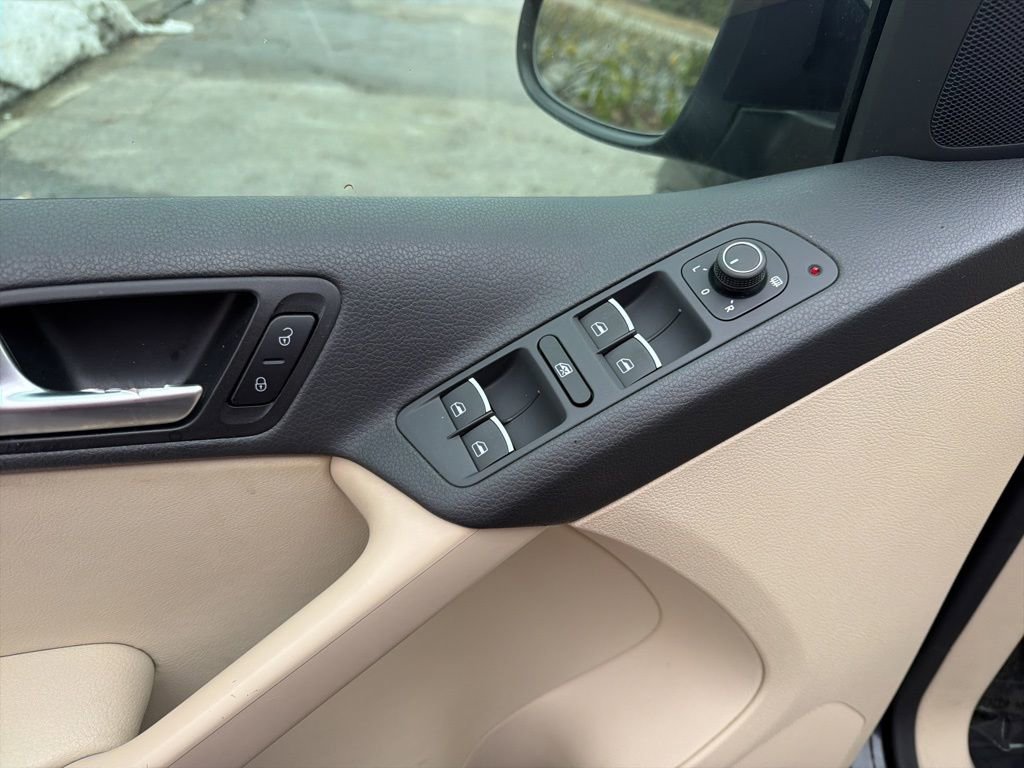 Used 2016 Volkswagen Tiguan SE image 12