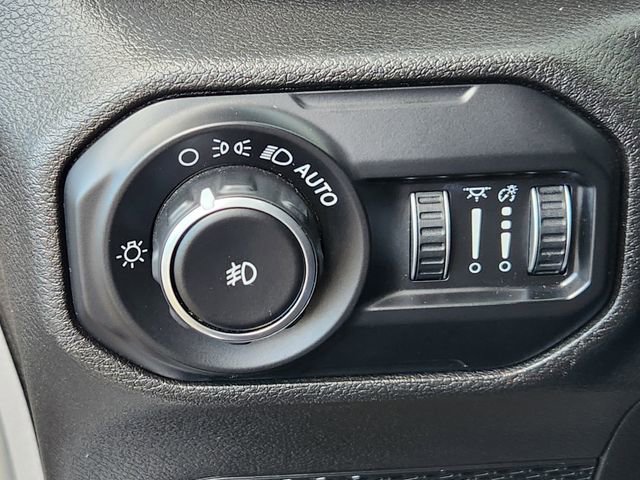 Used 2018 Jeep Wrangler Unlimited Sahara w/ Safety Group image 20