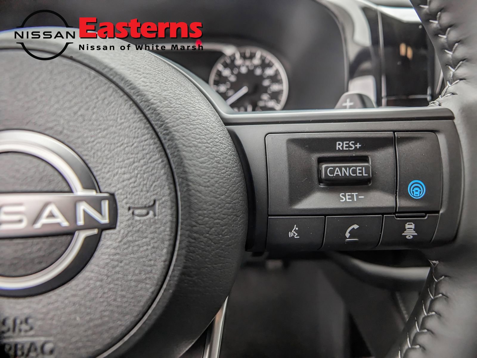 New 2025 Nissan Pathfinder SV w/ SV Premium Package image 17