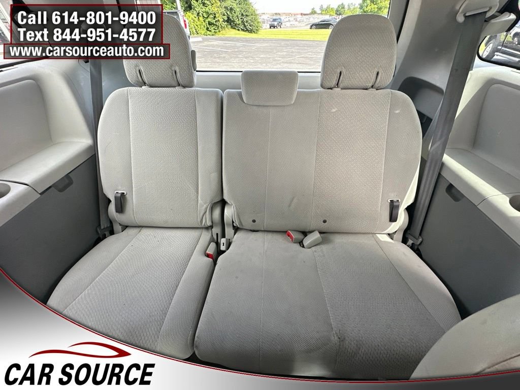 Used 2013 Toyota Sienna LE w/ Towing Pkg FWD image 24